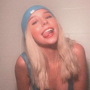 Meet your Posher, Caitlin